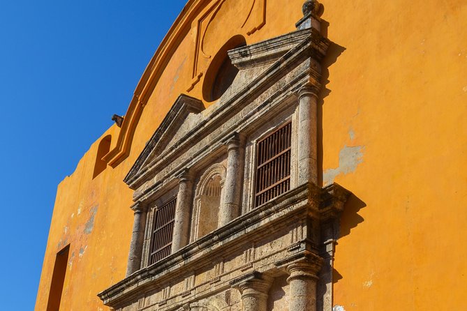 The Soul of Cartagena – A Stroll Through Its Historic Heart - Entering the Walled City and Its Colonial Streets