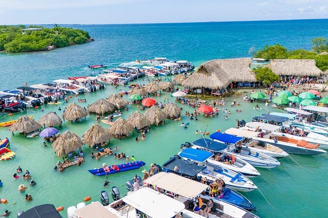 Tour 5 islands of the rosary with drinks included - Playa Tranquila offers a quieter final beach break
