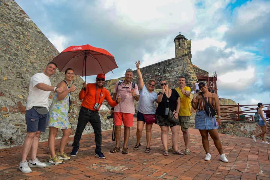 Tour Compartido al Castillo San Felipe de Barajas Cartagena - Arriving at the Hill of San Lázaro