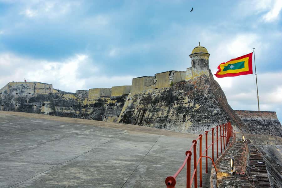 Tour Compartido al Castillo San Felipe de Barajas Cartagena - Entering San Felipe de Barajas and buying the ticket
