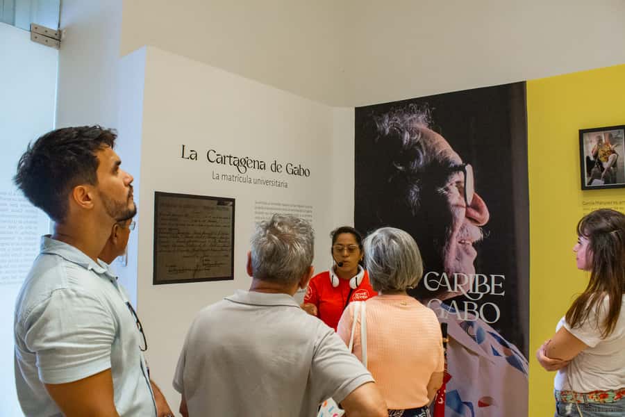 Tour Compartido de Gabriel García Marquez en Cartagena - Plaza de San Diego and the city’s literary mood