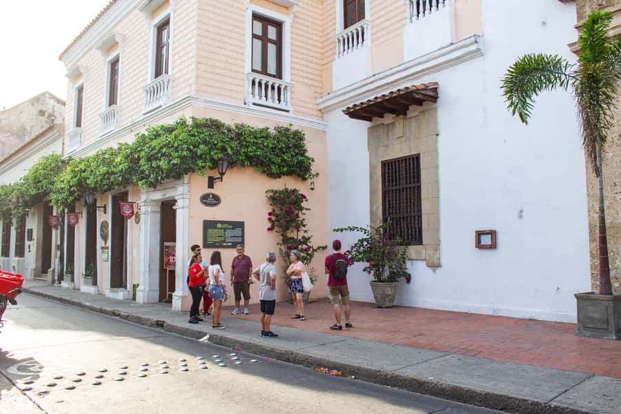 Tour Compartido de Gabriel García Marquez en Cartagena - The pace, walking distance, and Cartagena heat