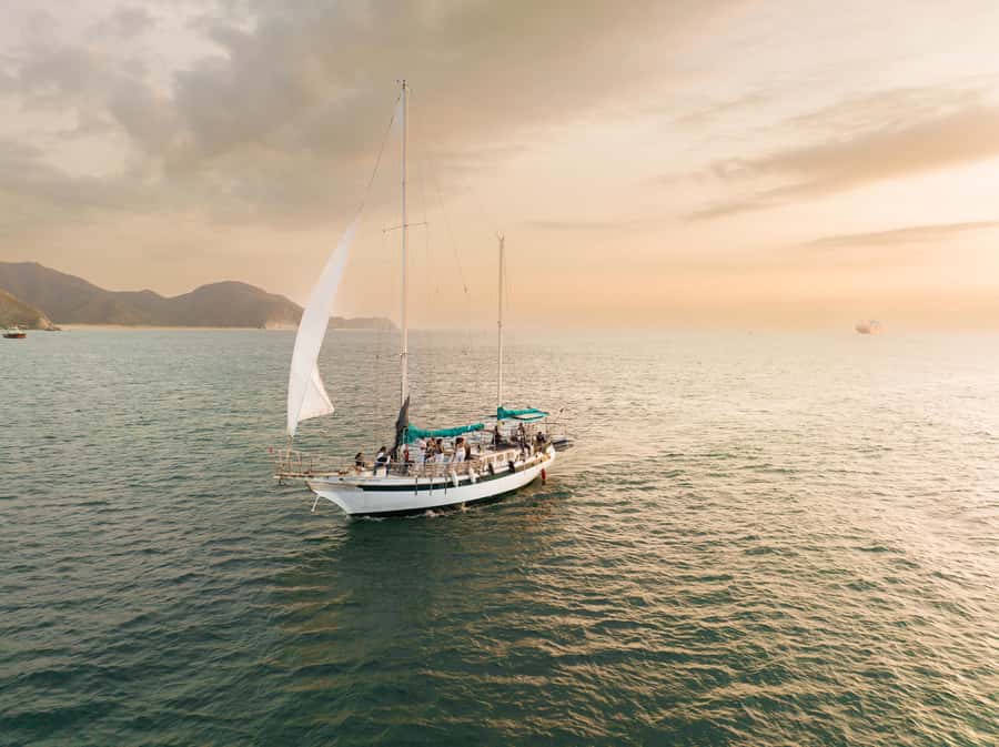 Tour en Velero a Bahía Concha Parque Tayrona - A free beach block from late morning to 3:30 pm