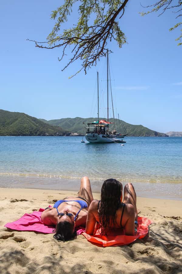 Tour en Velero a Bahía Concha Parque Tayrona - What the 90-minute boat journey is really like