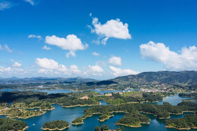 Tour Guatapé - Climbing the Rock of El Peñol
