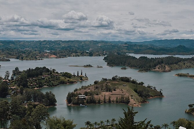 Tour Guatapé - Guatapé’s zócalos and painted streets