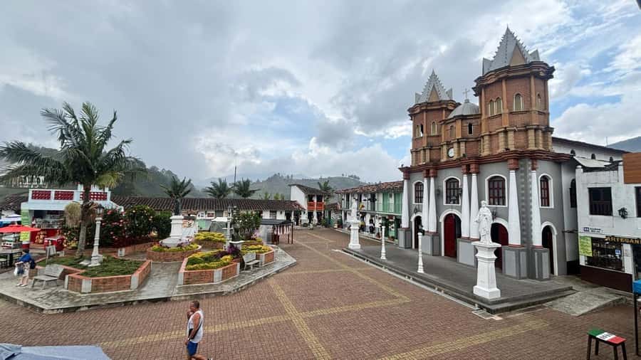 Tour Guatapé con visita a Granja de las Llamas y las Alpacas - What the $50 price really covers
