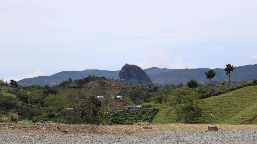 Tour Guatapé: luxury yacht to the stone of Peñol. - Sailing the Guatapé reservoir by yacht