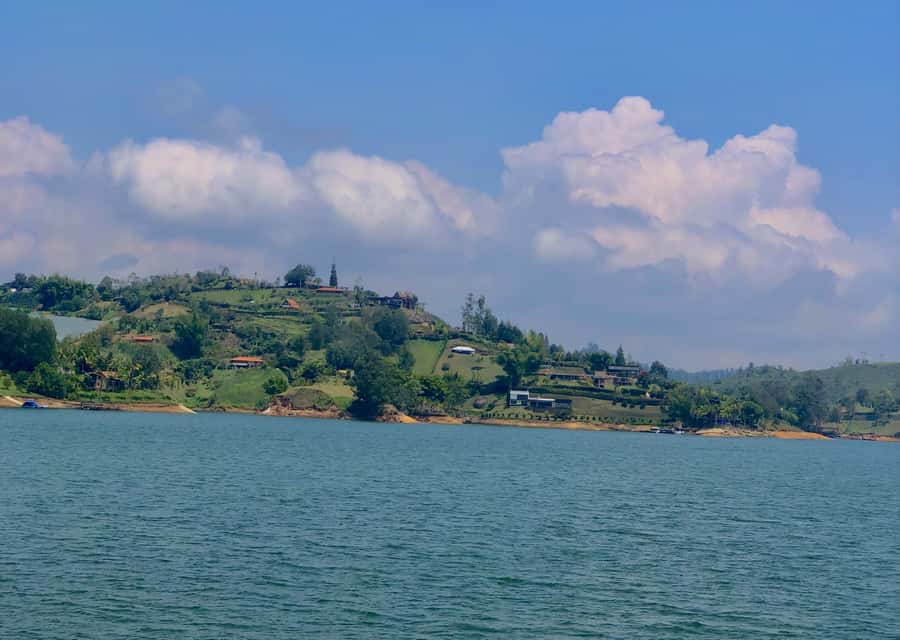 Tour Guatapé - Piedra del Peñol with departure from Medellín - The Piedra del Peñol climb: spectacular but optional