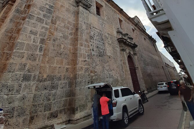 Tour in Chiva 5 hours through the City of Cartagena - One hour inside San Felipe de Barajas