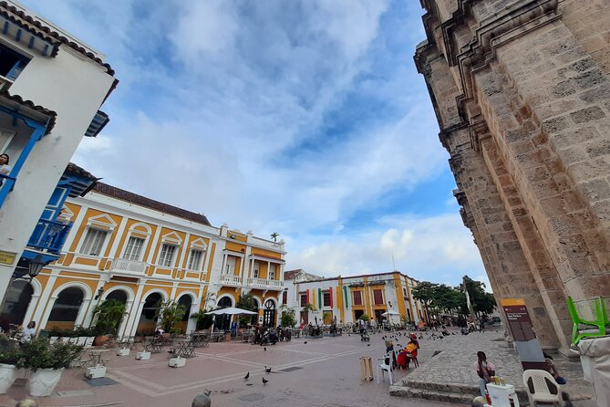 Tour in Chiva 5 hours through the City of Cartagena - The Walled City in a 90-minute finish