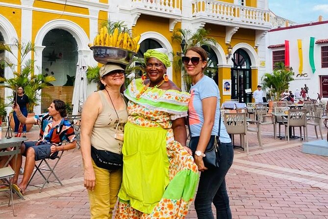 Tour in Chiva 5 hours through the City of Cartagena - Old Shoes and the story of Cartagena’s poet