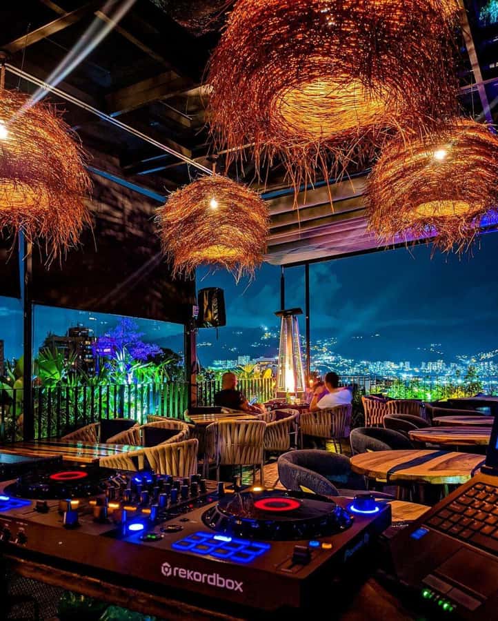 Tour Medellín: Commune13 and Pablo Escobar + Rooftop - Commune 13 shows a different side of the city