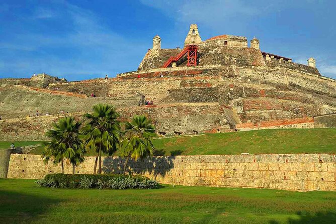 Tour of the city of Cartagena - The colorful Cartagena sign