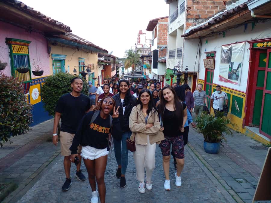 Tour Peñol-Guatape privado: con desayuno, almuerzo y bote - A boat ride on the Peñol reservoir
