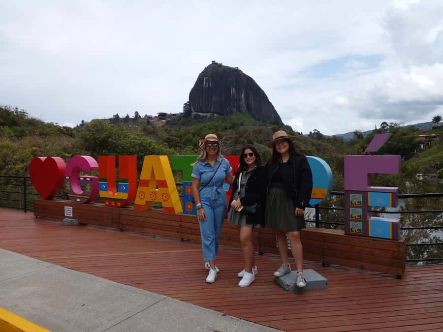 Tour Peñol-Guatape privado: con desayuno, almuerzo y bote - What private transport changes