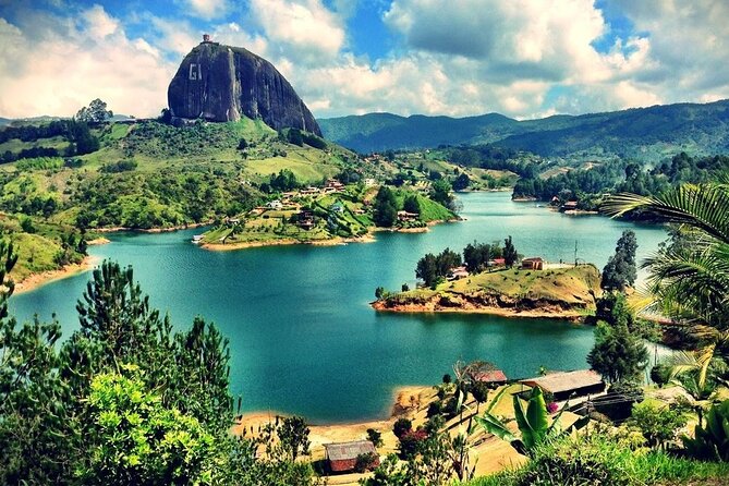 Tour to Guatape, Piedra del Peñol, lunch, snacks boat trip - Key points before you book