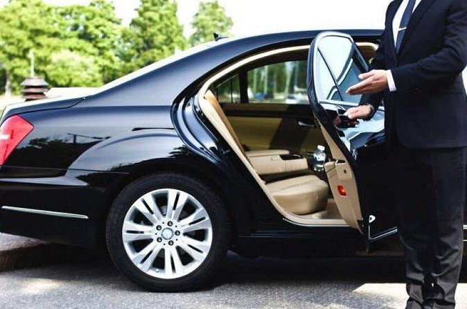 Transfer from your Hotel, Airbnb, home to the Airport - Who gets the best value from this transfer