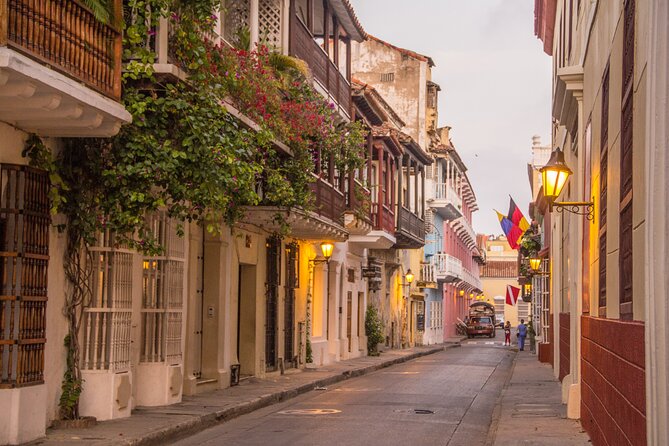 Vibrant Cartagena Tour with San Felipe Castle & Historic Center - Parque Centenario: a small wild pause in the city
