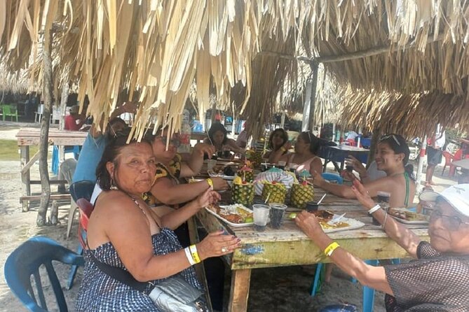Visit Cholon & Baru with lunch - Returning Through Barú to Cartagena