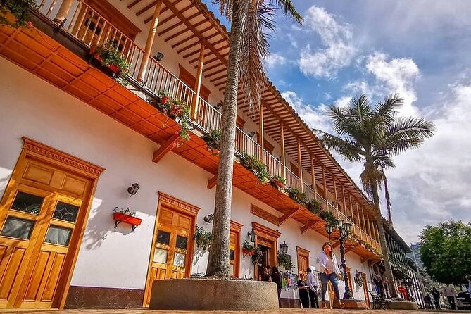 Visit Guatapé, El Peñol, El Retiro & Tekendamita Waterfall - El Retiro and the story of freedom