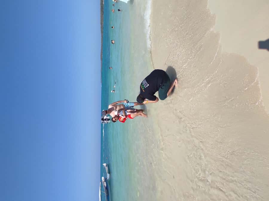 Vive un día en Playa Tranquila Barú, Cartagena - The short walk and boat ride into Playa Tranquila