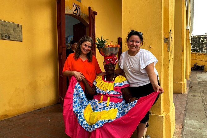 Walking tour of the magical city of Cartagena. - Parque Centenario and the animals of Getsemaní