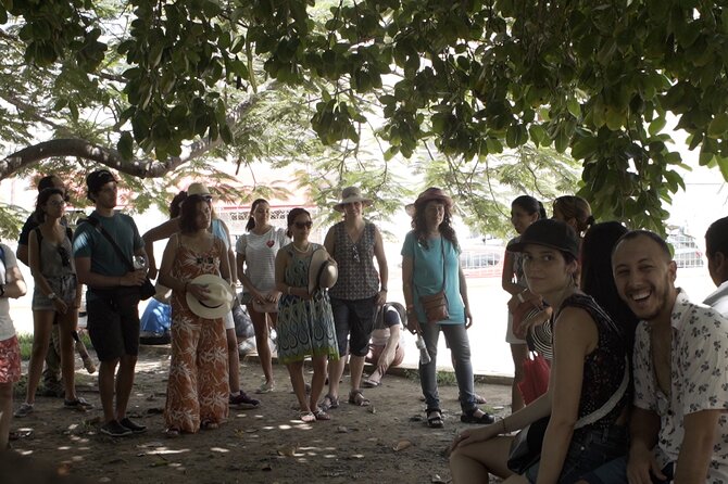 Walled Cartagena: Group Tour with Live Audio System - Customs Square and the colonial center