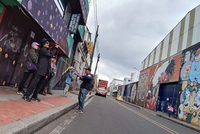 Walls of Wonder: Immersive Journey through Distrito Graffiti - Why Distrito Graffiti is worth your time