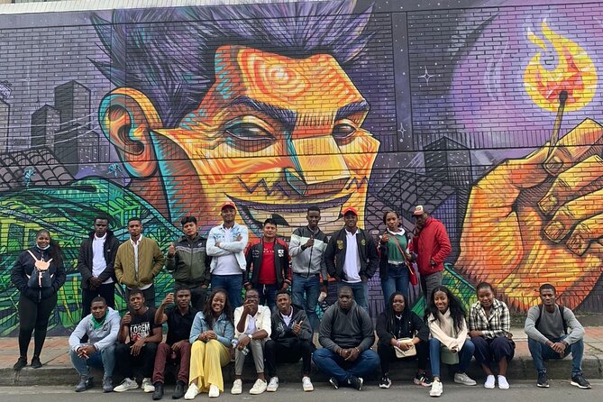 Walls of Wonder: Immersive Journey through Distrito Graffiti - A four-story face and competing mural styles